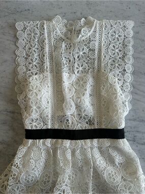 Self portrait Women’s White Lace Sleeveless Top with Black Waistband